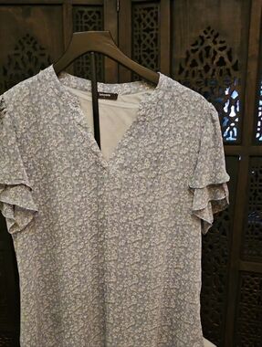 Lulumari Light Blue Floral Ruffle Sleeve Blouse
